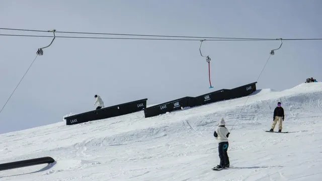 LAAX